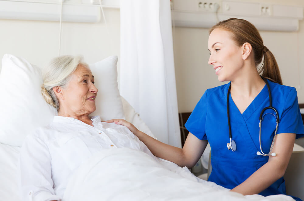 hp-img-card-caregiver-with-elderly-woman-hospital-v01